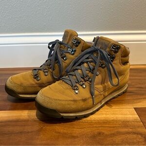 The North Face Back-To-Berkeley Redux Boots size 9.5